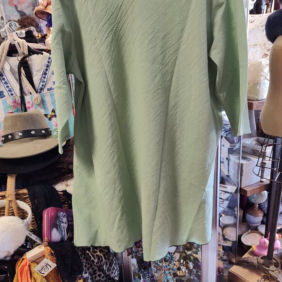 LEE ANDERSEN FLORAL APILCAY TOP WITH 3/4 SLEEVES - Picture 9 of 10